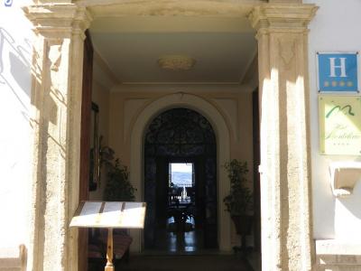 入口。奥はレストラン。