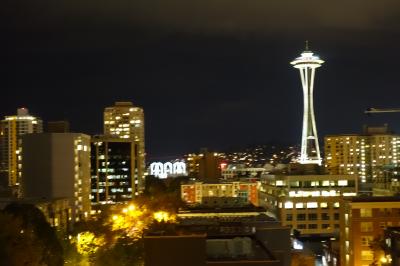 部屋からシアトルタワーを見ながら寝られます