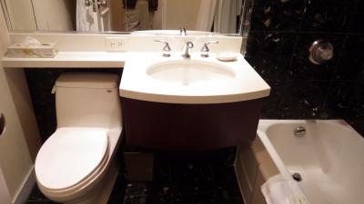 バス、洗面所、トイレがこじんまりとまとめられている