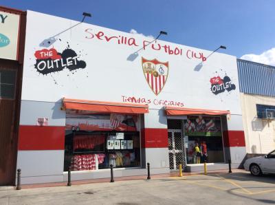 Sevilla FCのOutlet店。ファンならぜひお立ち寄りを！