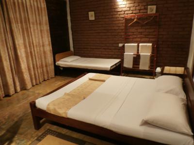 レンガ造りの壁が面白い。