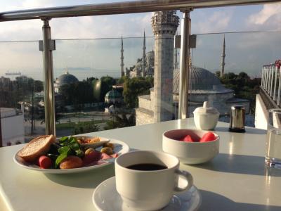 ブルーモスク見ながらの朝食