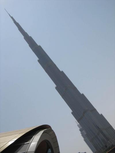さすが世界一！突き刺さると痛そうな超高層ビル
