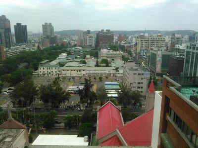 部屋からの眺めです。新竹市政府が見えます。