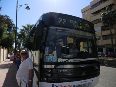 カサレス行きバス。近所のバスターミナルから発着