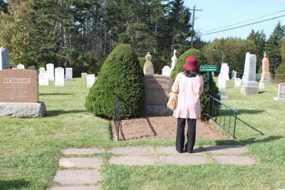 赤毛のアンの産みの親、モンゴメリーのお墓