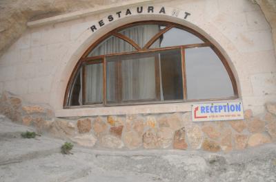 １０２号室窓外、通路から。