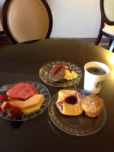 ラウンジの朝食ビュッフェ