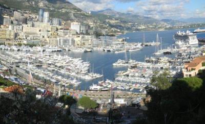 数億円のクルーザーが、目白押し