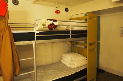 8人部屋の二段ベッド