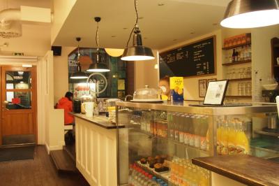 カフェ（朝食はここ）