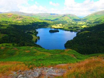 Lake Grasmere 宿から行けます
