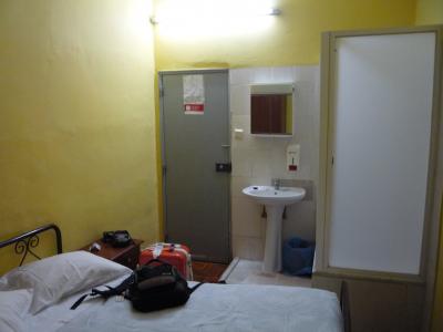 写真右側にシャワーブースがあります