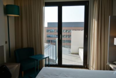 喫煙用程度だがバルコニーもある。多分全室