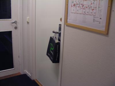 毎朝ドアの外にかけておいてくれるランチパック