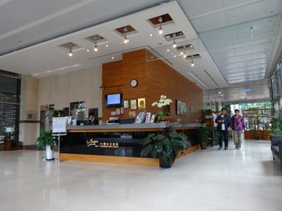 シンプルなレセプション。日本語のできる女性が複数人いました