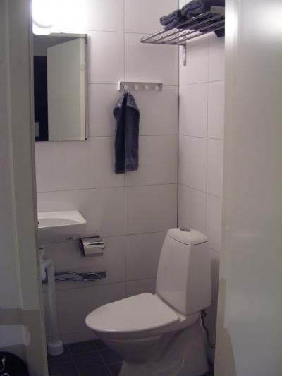 色付きタオルは安宿の定番？持参の手ぬぐいで済ませる事もある