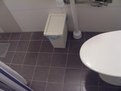 シャワーブースに敷居がないのは北欧の定番？