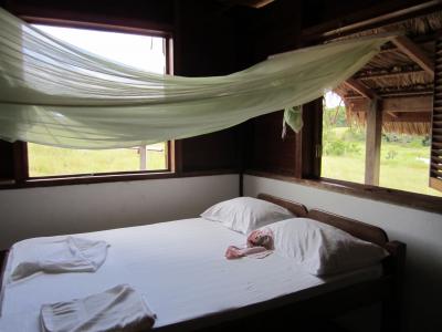 蚊帳で寝るのはロマンチックにも感じます。