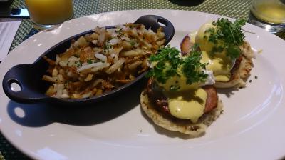 朝食にエッグベネディクト！しかし25ドルとお高め。