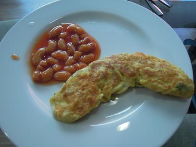 朝食　オムレツもつくよ