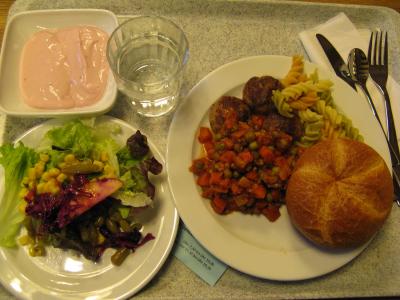 １日だけ、バイキングの夕食をとりました。