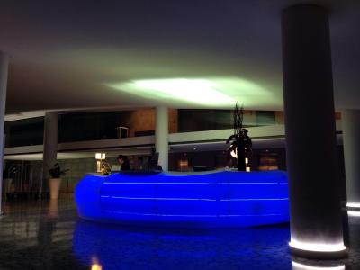 夜のフロントの様子