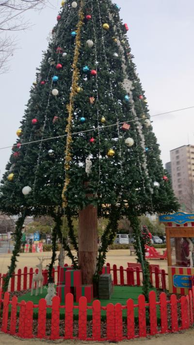 巨大なクリスマスツリー