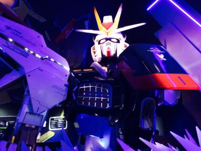 フードコートは混雑覚悟で。