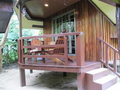 バンガローのバルコニー側である。