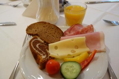 食事は可もなく不可もなし