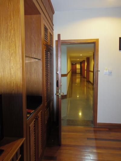 廊下も大理石で清掃も出来てます。