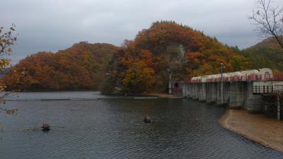 隠れた紅葉スポット　岩松湖