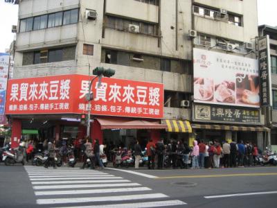 行列覚悟でどうぞ