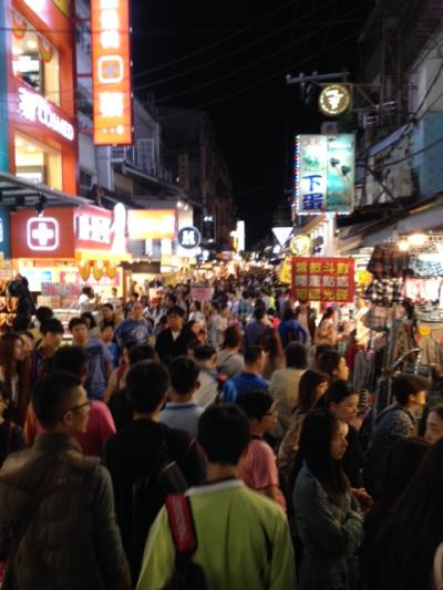 夕刻からは人、ひと、ヒト・・・大混雑