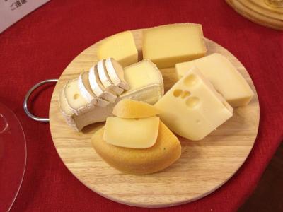 スイスといえばチーズ。朝からたくさんありました。