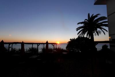 冬だとレストランから日の出