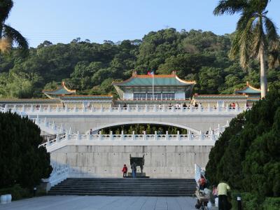 平日16:00以降も団体客で混んでました