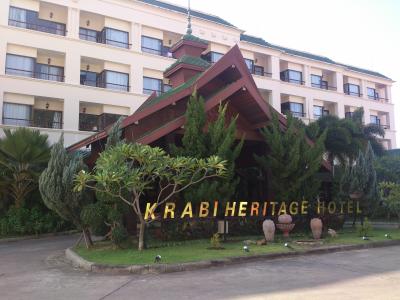 道路からは少し入り込んだところにあります。