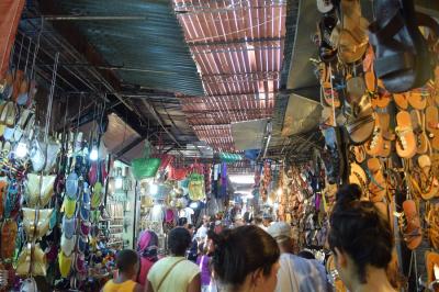 ショッピングの際はぼったくりに注意！