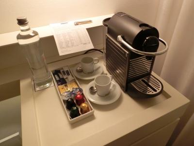 エスプレッソマシンのNespressoも部屋にある。