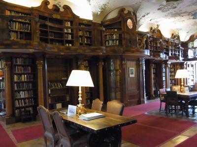 宮殿内の図書館
