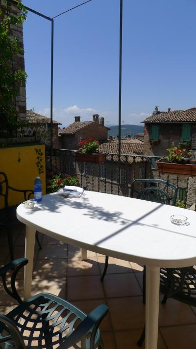 ３階のライブラリー横のテラスです