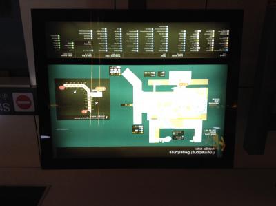 意外と綺麗で免税店やショップも多い