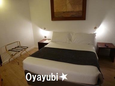 ダブルベッド　　部屋も広め