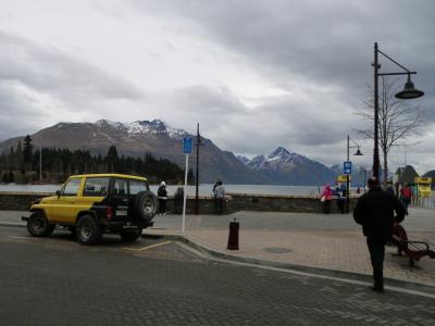 ホテルの目の前のワカティプ湖