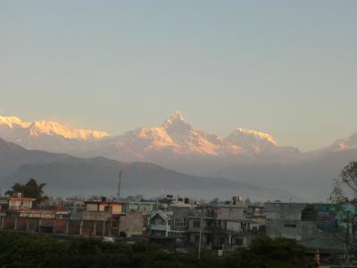 ホテルの屋上から見たヒマラヤ山脈