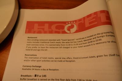 ２２時までと書いてあるレストランが２０時で閉まっていた