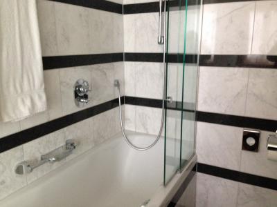 とても清潔で使いやすいバスルーム