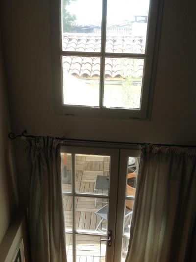 2階バスルームからのパティオ